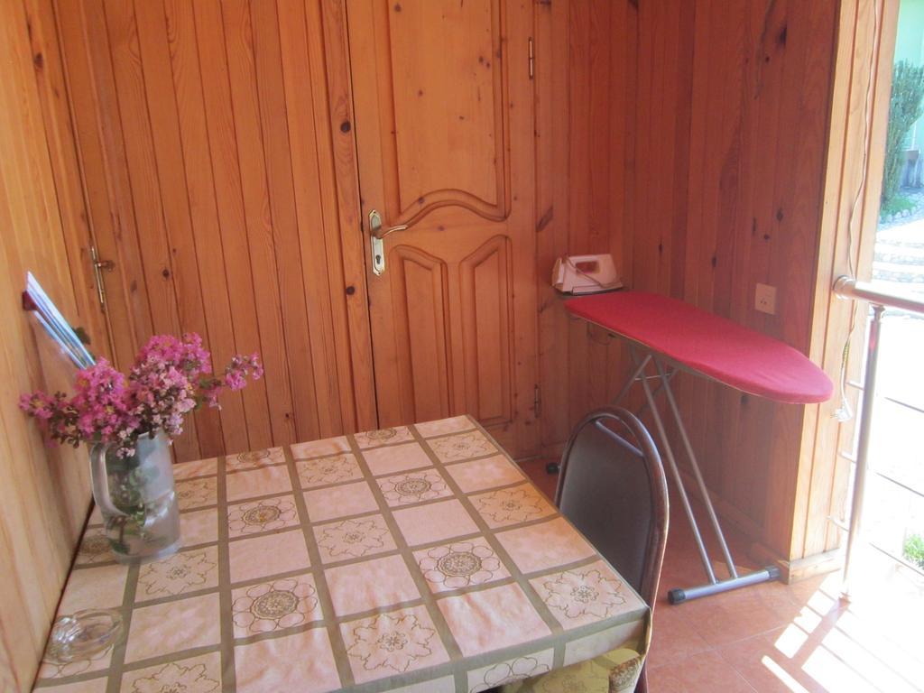Wooden Cottage มาคินจอรี ภายนอก รูปภาพ