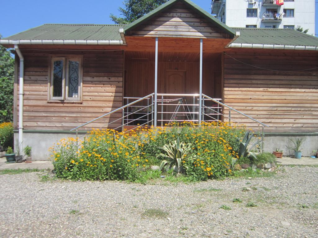 Wooden Cottage มาคินจอรี ภายนอก รูปภาพ